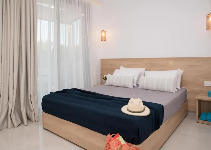 Aphrodite Studios & Suites - 140M From The Beach, By Zantewize